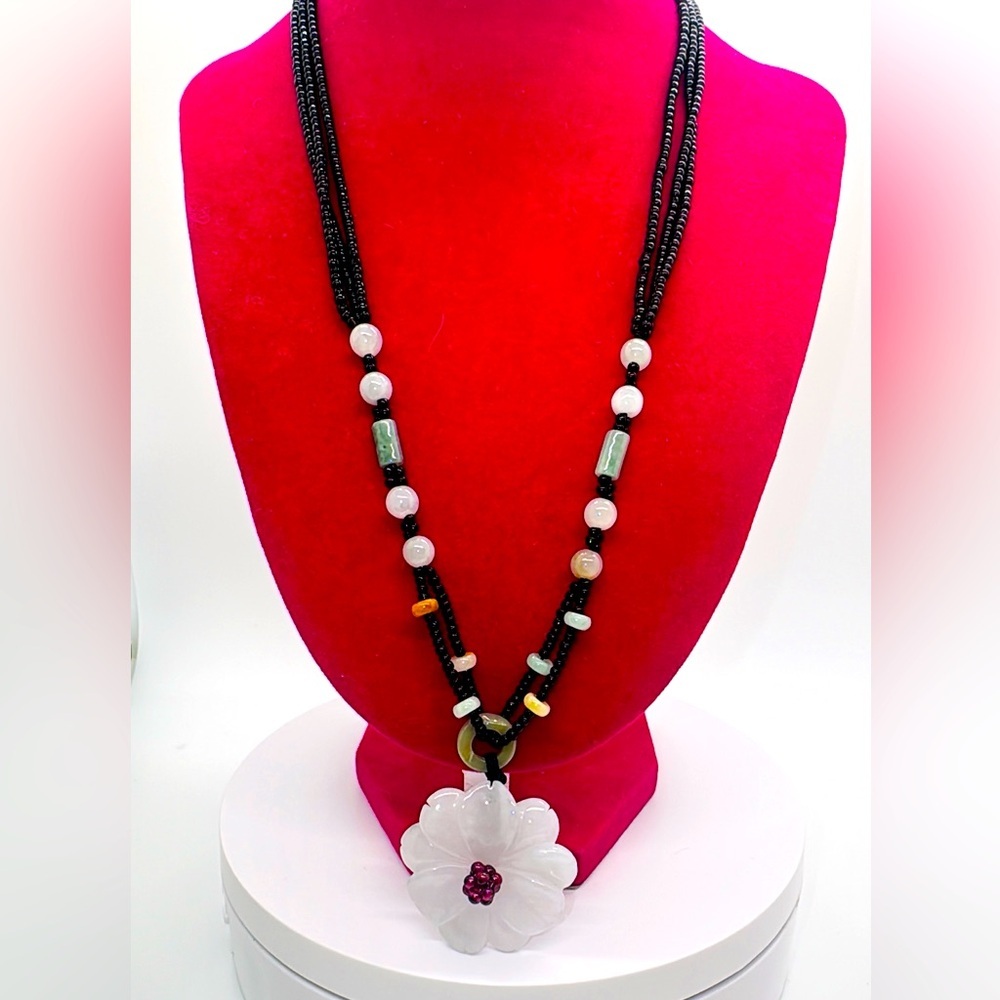 Vintage White Jade flower with garnet center beads necklace